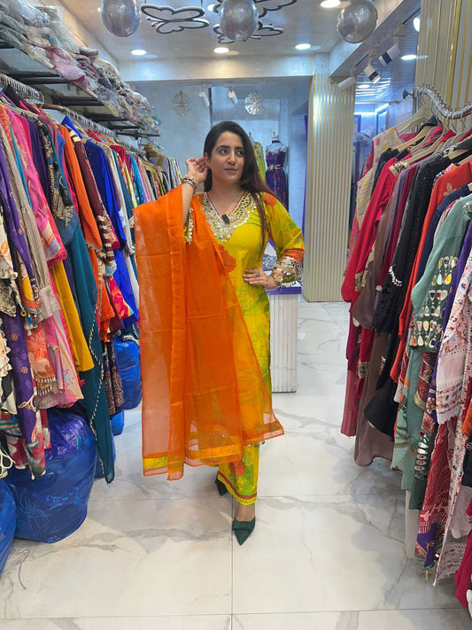 ‘NAARI’ Beautiful Floral Print Suit FS193