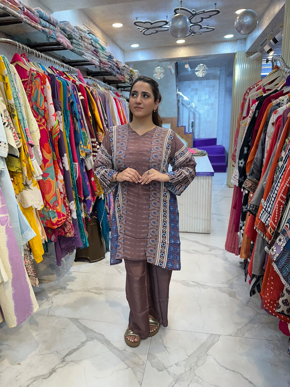 ‘AAB’ Elegant Suit With V-neck FS236