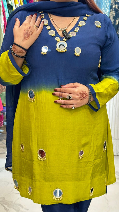 ‘MANTHRA’ Stunning V-Neck Suit With Mirror Work FS82