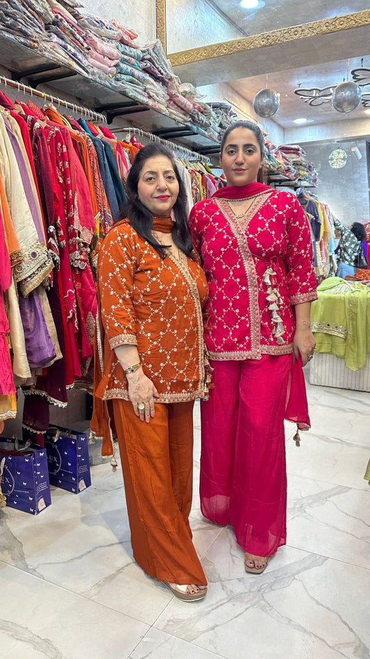 "SVARA" Beautiful Short Suit With V-Neck FS86