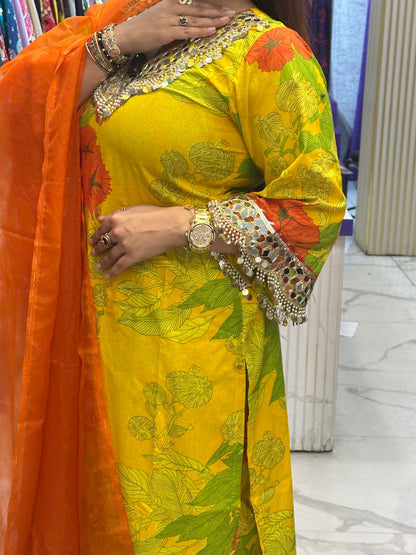 ‘NAARI’ Beautiful Floral Print Suit FS193