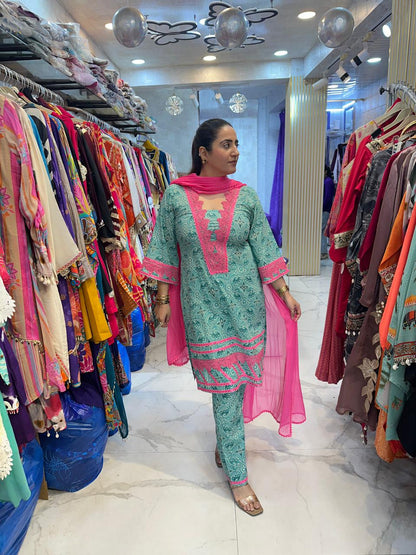 ‘VASANTA’ Stunning Pattern Print Suit With Lace Work FS196
