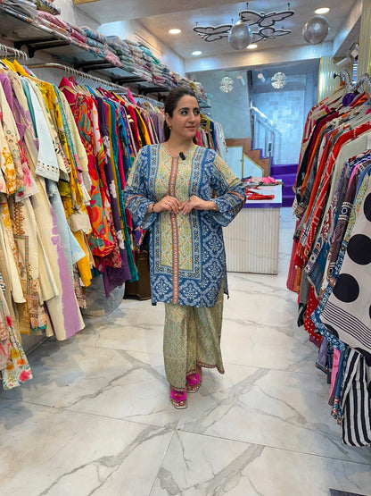 ‘AURI’ Elegant Printed Design Suit FS235