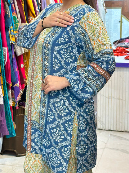 ‘AURI’ Elegant Printed Design Suit FS235
