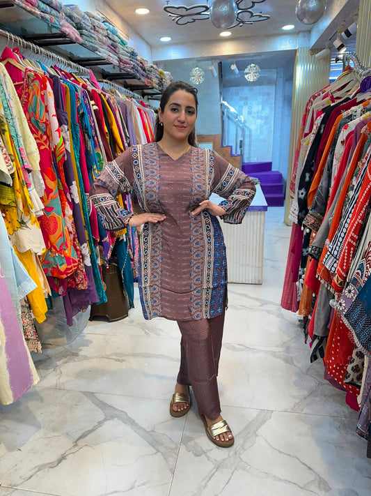 ‘AAB’ Elegant Suit With V-neck FS236