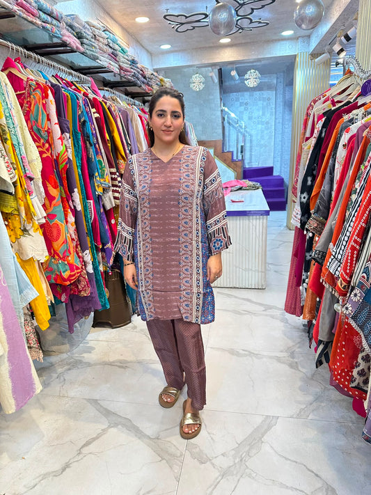 ‘AAB’ Elegant Suit With V-neck FS236