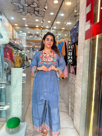 ‘IRIS’ Elegant Suit With Chest Print FS242